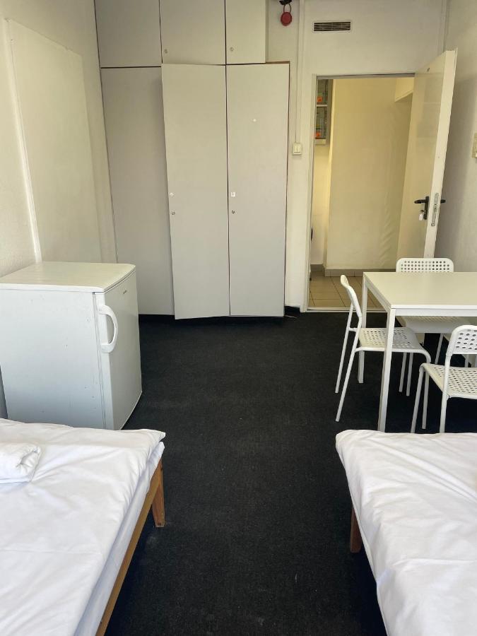 The College Group Hostel Budapest Esterno foto