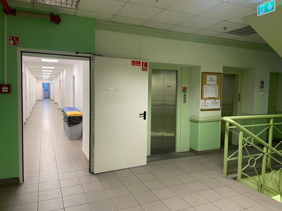 The College Group Hostel Budapest Esterno foto