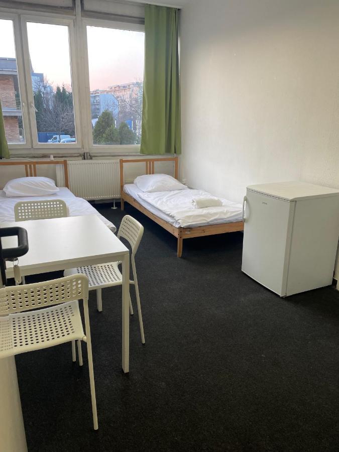The College Group Hostel Budapest Esterno foto